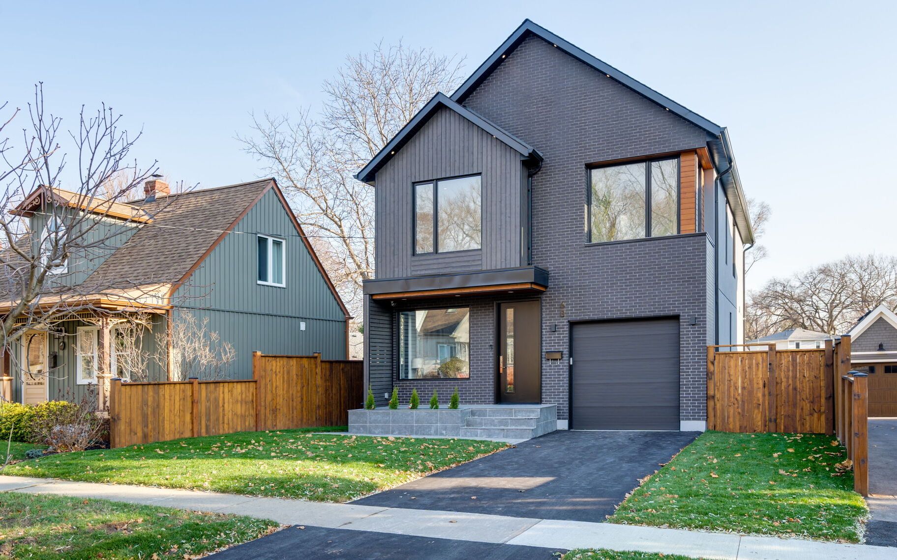 在加拿大多伦多的一座黑色现代住宅|68 uno drive toronto on