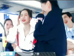 Tải video: “注:她们是在玩演情敌，baby的高情商回答”