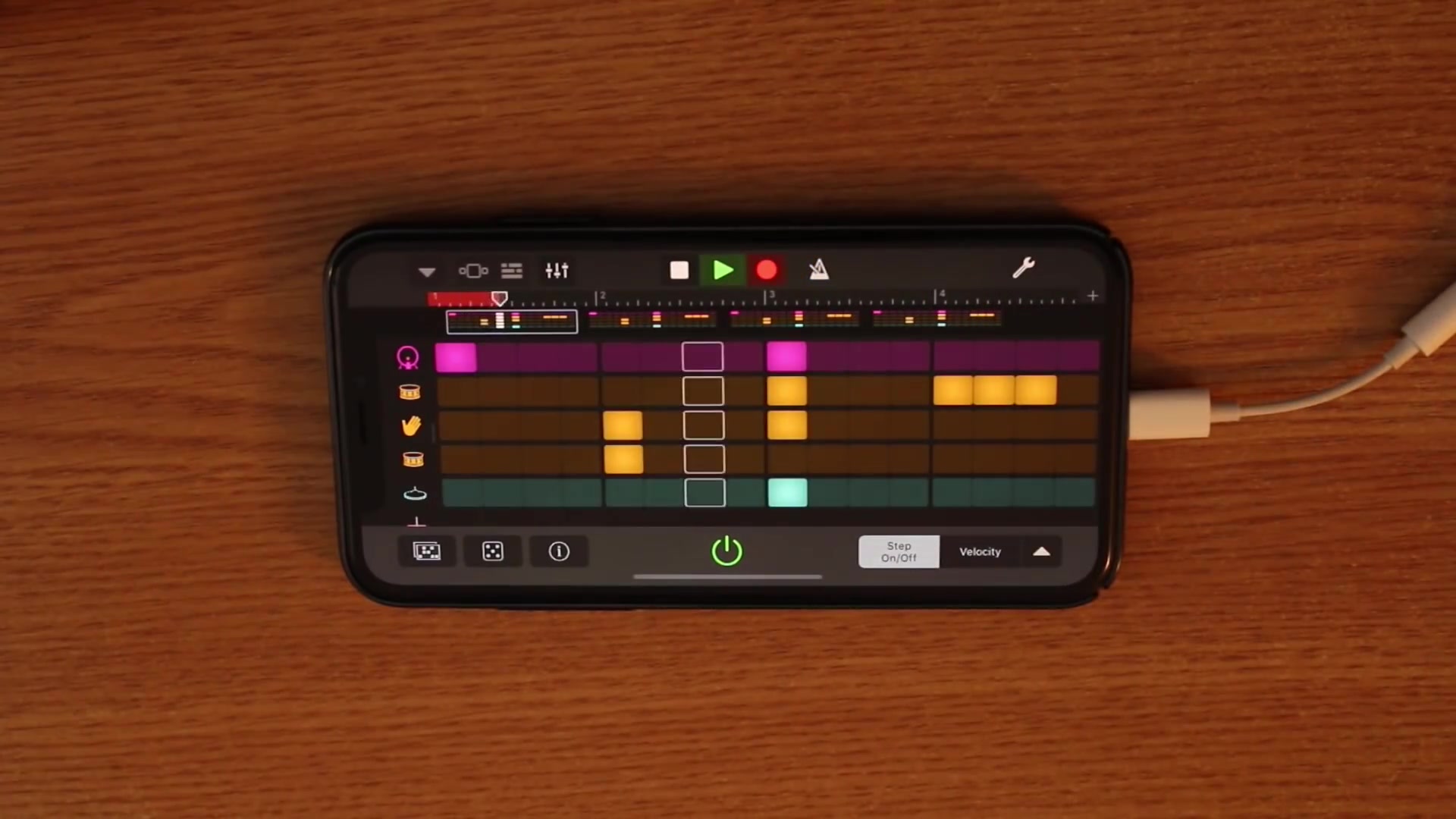 苹果库乐队用ios版库乐队演奏imaginedragons的believer