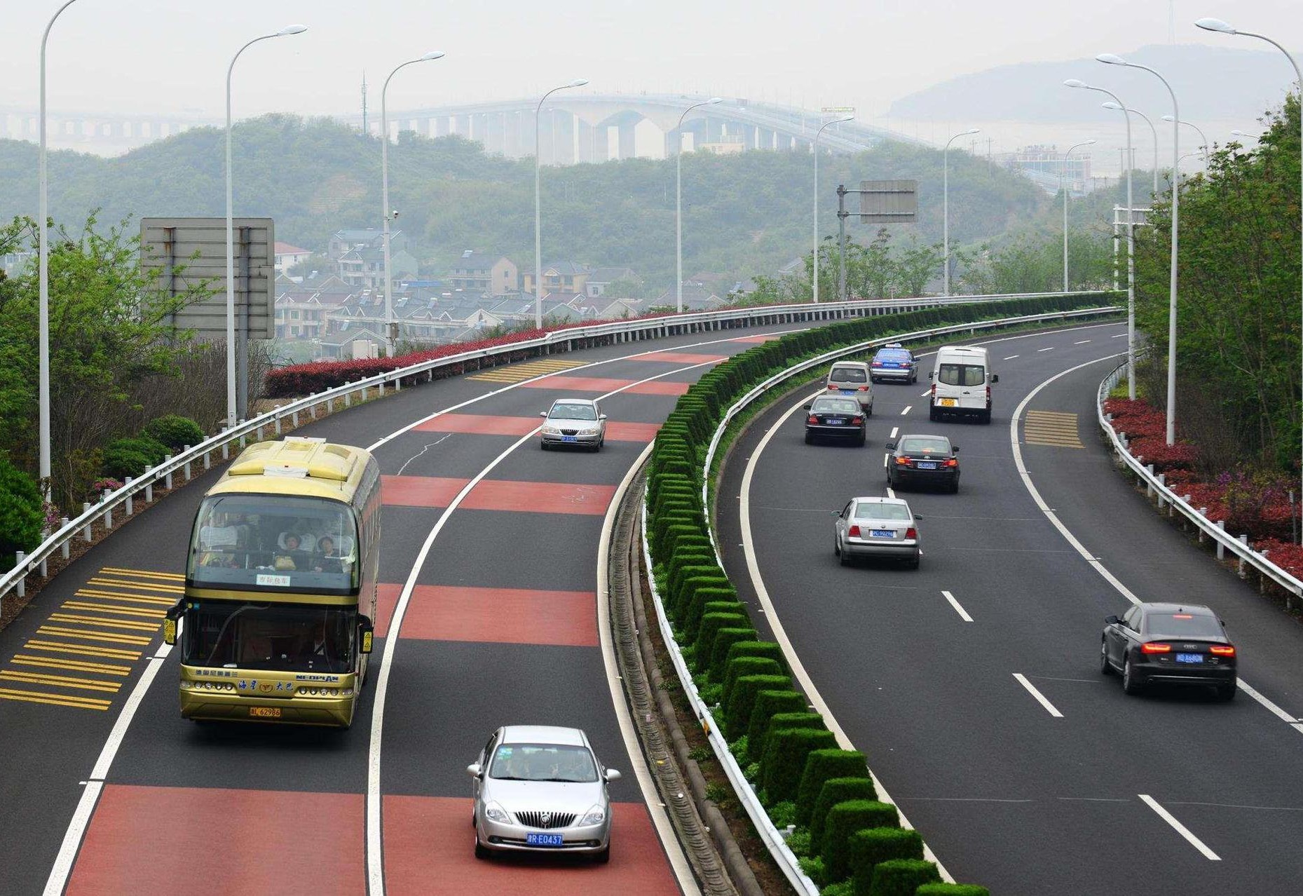 新手开车到什么水平,才能独自上高速?做不到这4点,还是不要上