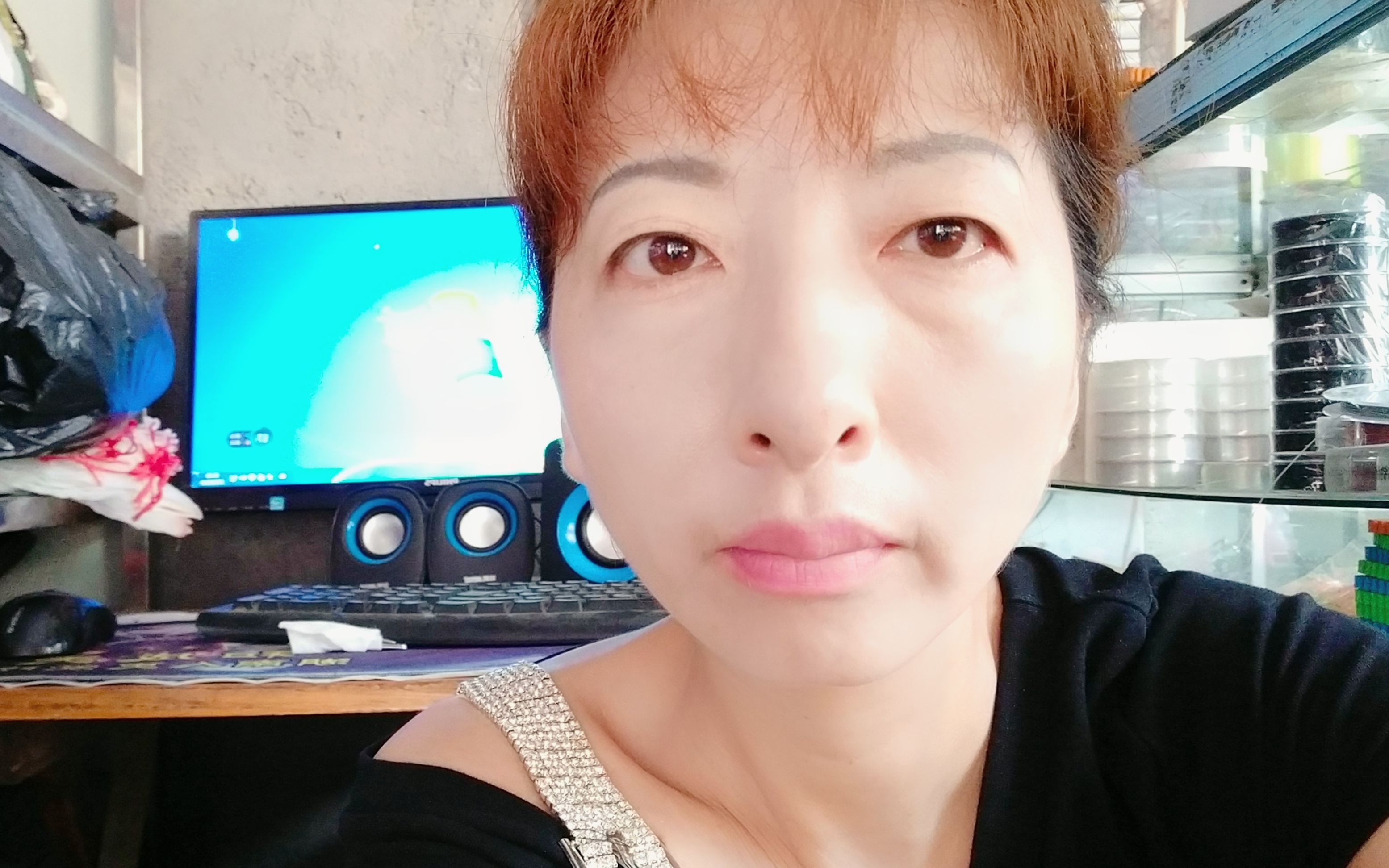 40岁大妈兼职做自媒体,坚持10天播放量不到1万,要不要坚持?