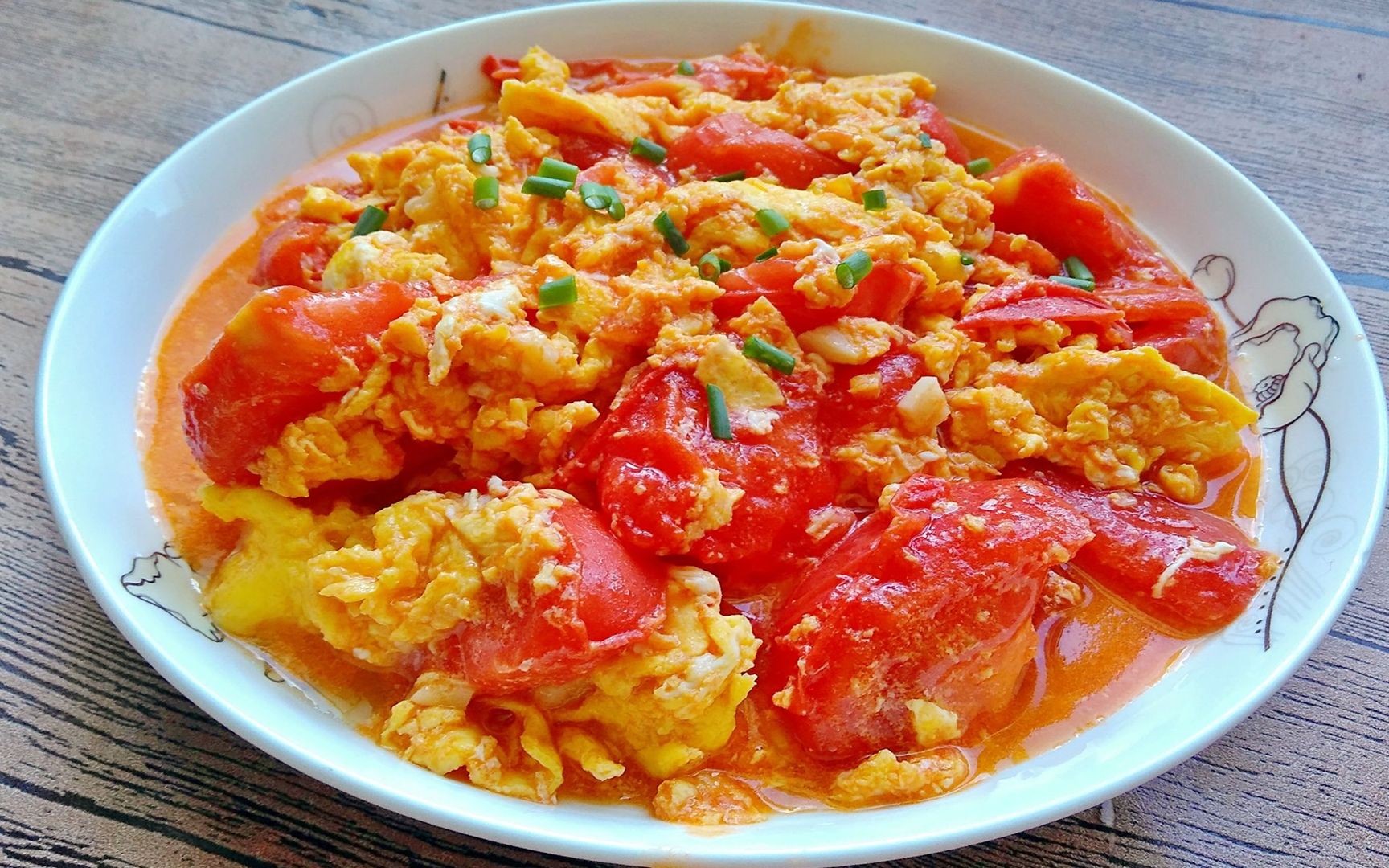 教你西红柿炒鸡蛋经典做法,鸡蛋鲜嫩不老有诀窍,最大众的家常菜