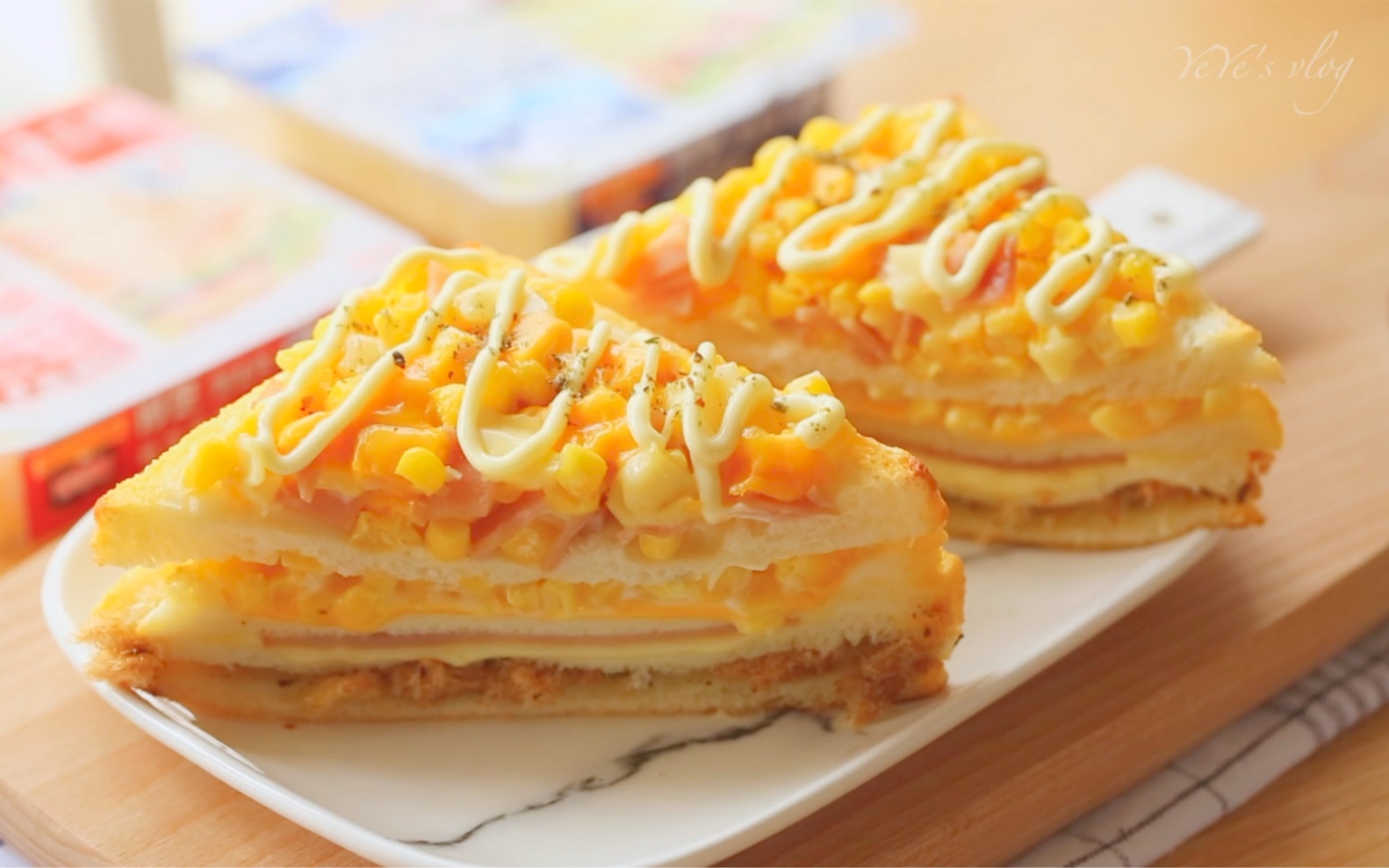 芝士玉米肉松火腿三明治,巨好吃,芝士控面包控都冲啊_哔哩哔哩