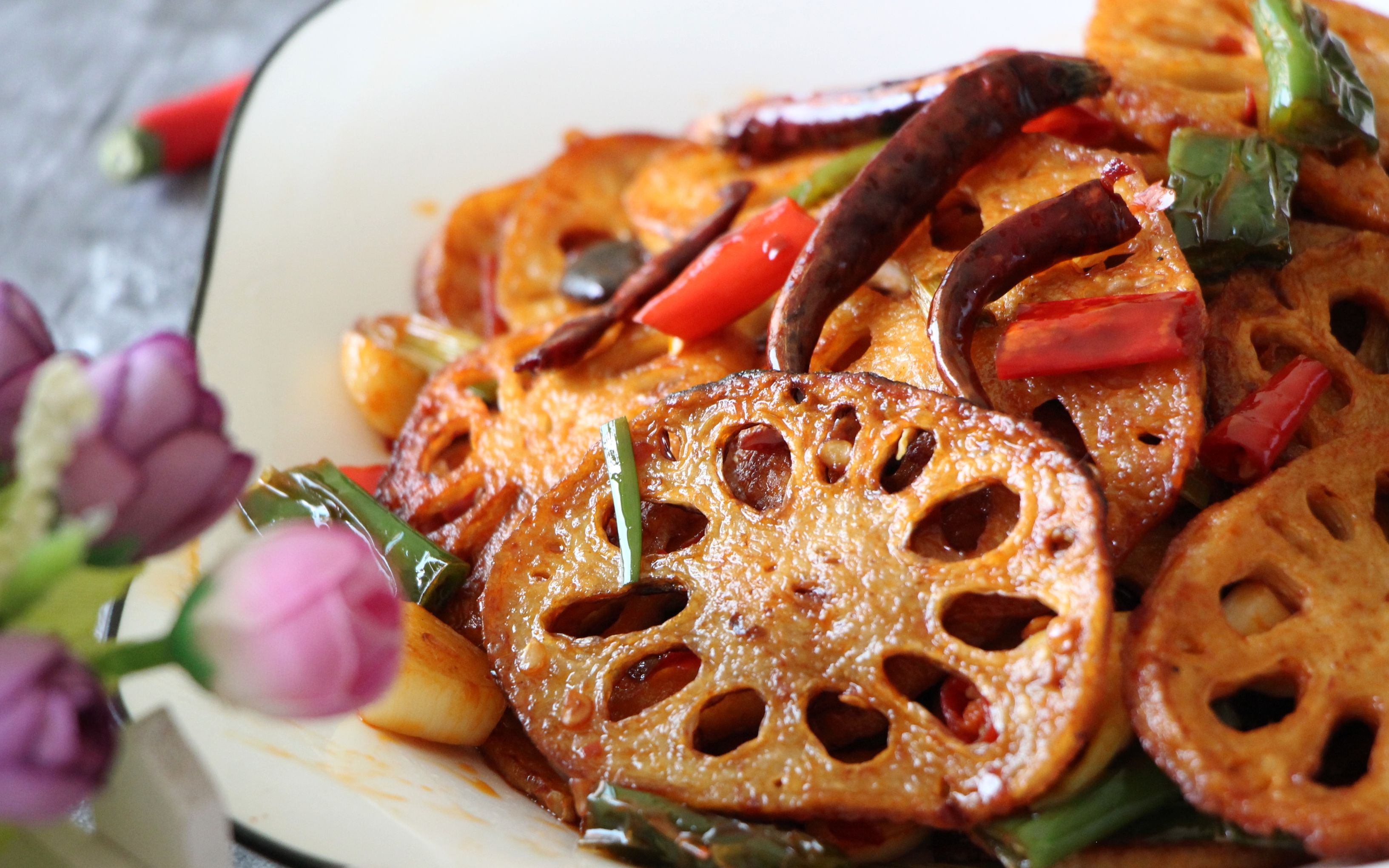 教你做正宗的干锅香辣藕片,做法简单,麻辣鲜香,开胃下饭_哔哩哔哩