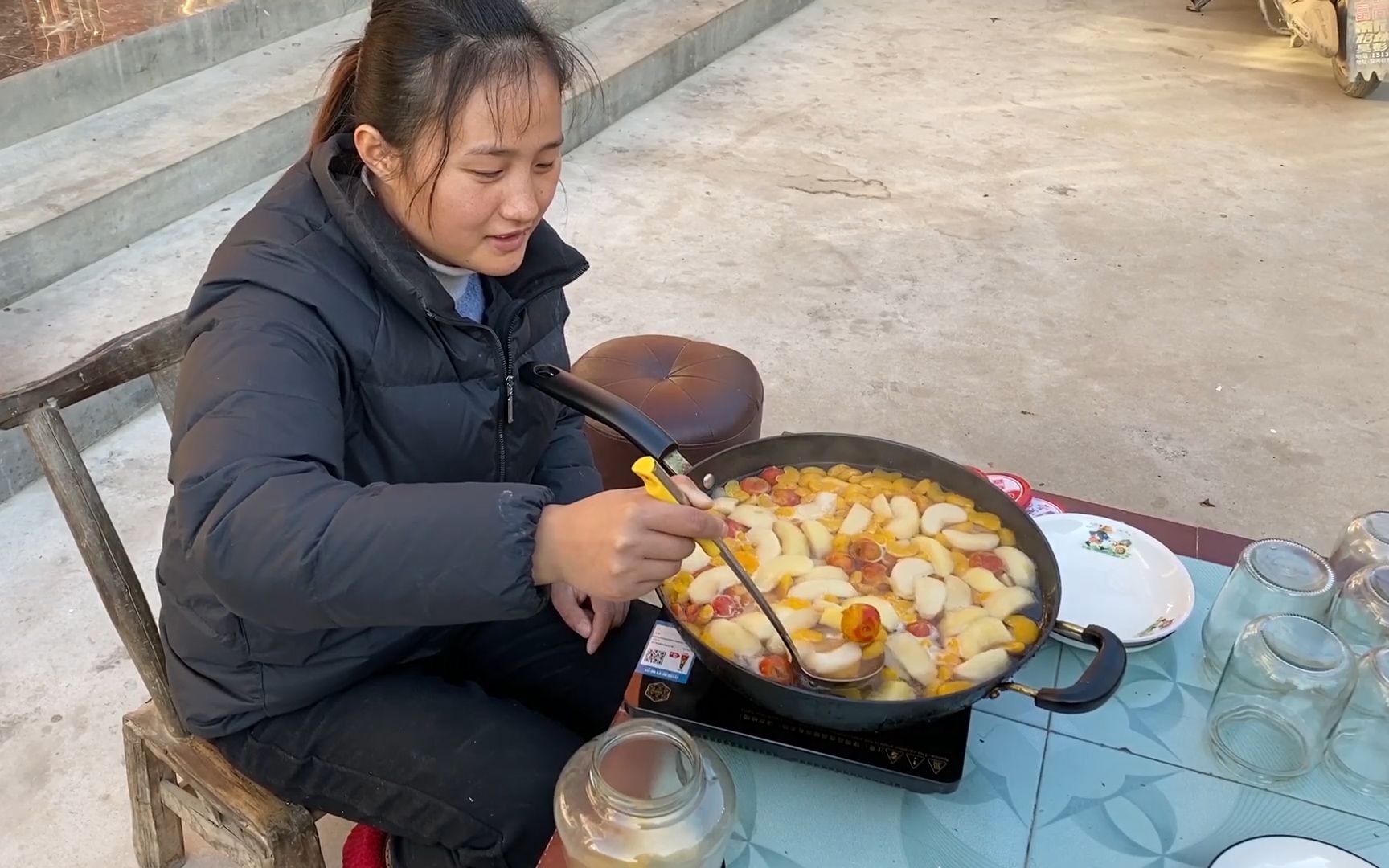 媳妇买了很多水果,今天做点什锦罐头,酸酸甜甜的真好吃哔哩哔哩bilibili