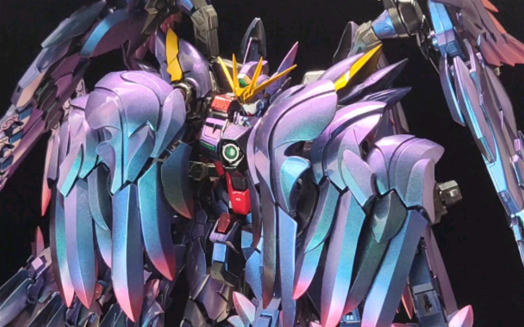 手拿着白雪姬飞翼掉毛天使 fix零式 mg1/100听着周杰伦睡觉