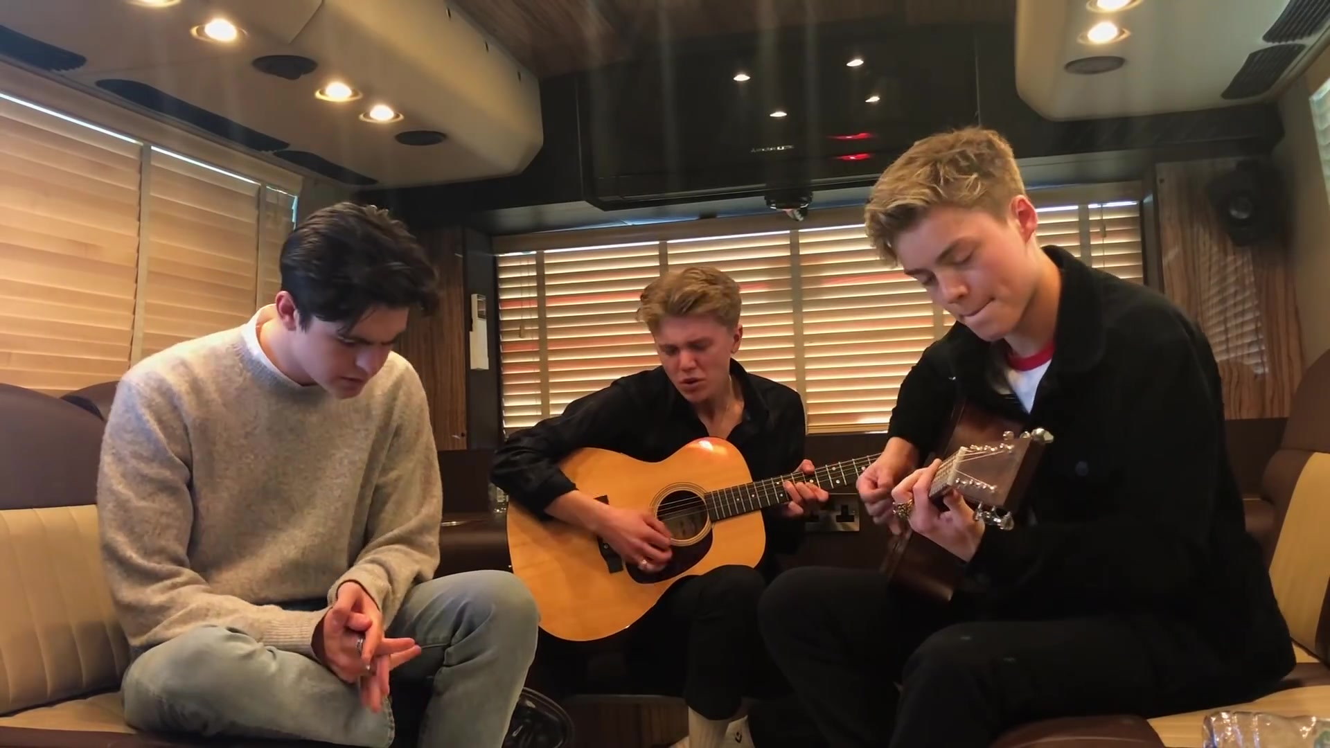 [图]Ed Sheeran and Justin Bieber - I Dont Care (New Hope Club Cover)