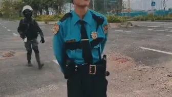 Descargar video: RPD警官威风凛凛巡逻反被摸哨