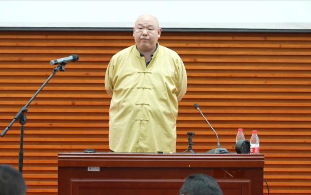 还单老清白,王玥波错把孙一当成单田芳来调侃哔哩哔哩bilibili