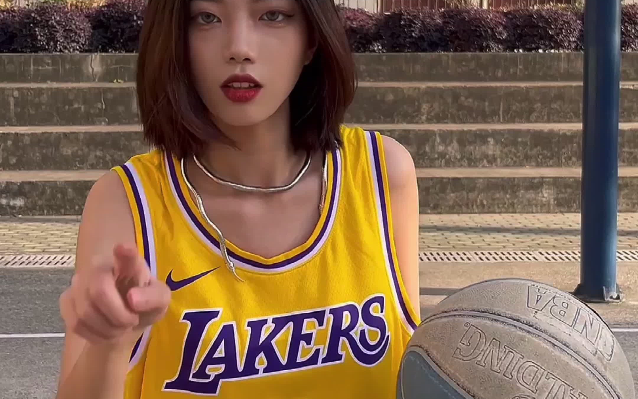 这样的精神小妹你要不要