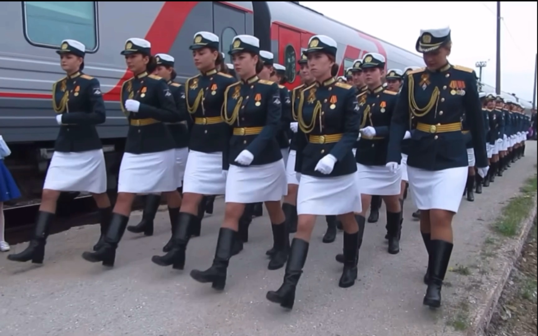 长靴女兵系列俄罗斯毛妹女兵集结视频