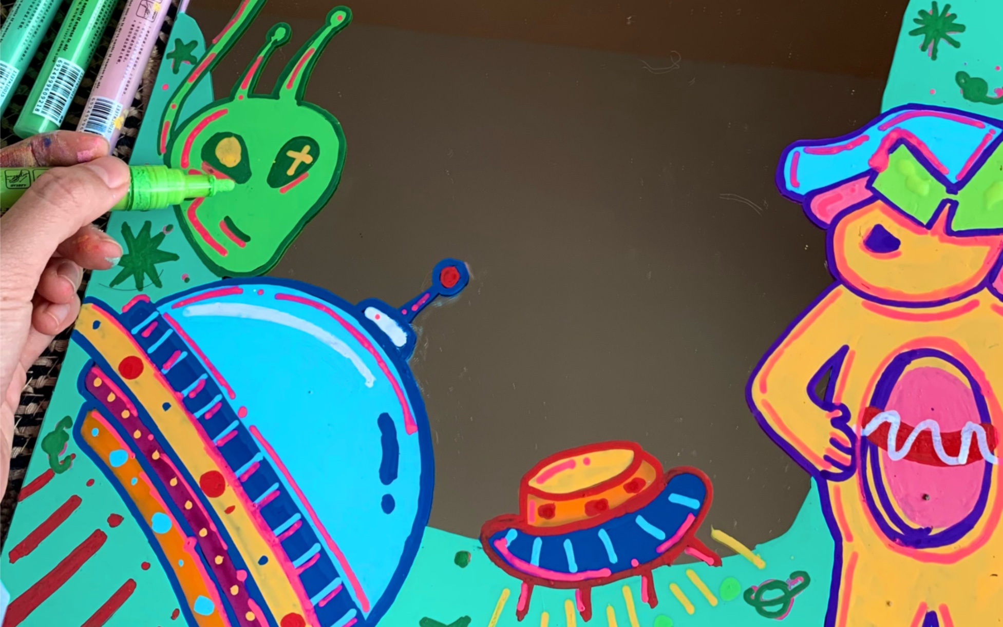 今天来画一面可爱的照妖镜