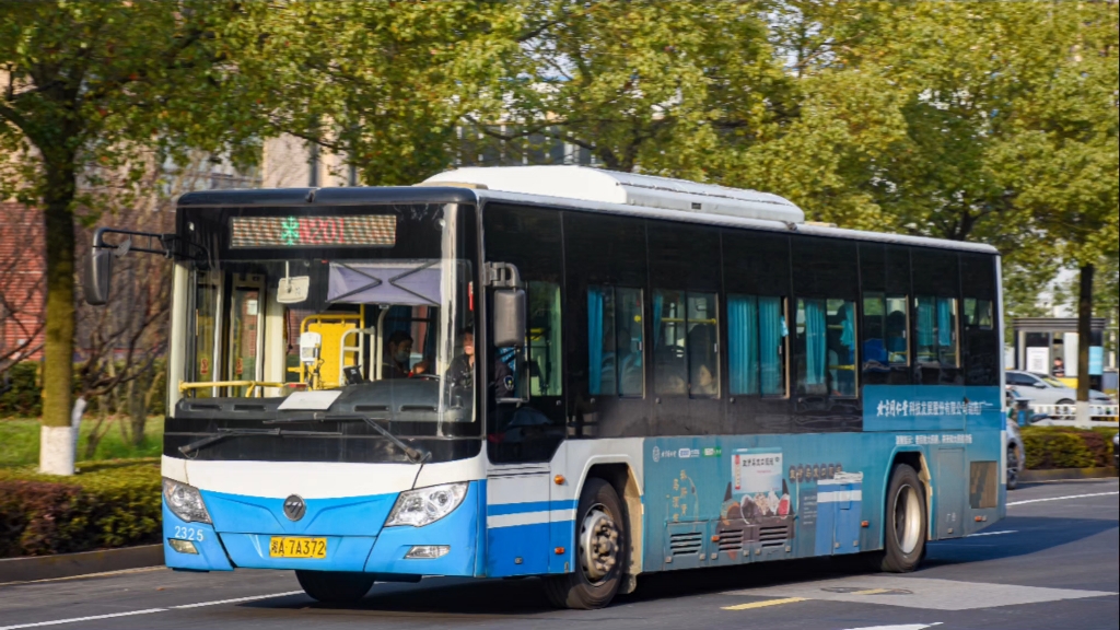 【拖拉机冒充公交车】雷锋巴士福田bj6105evca-18运行实录