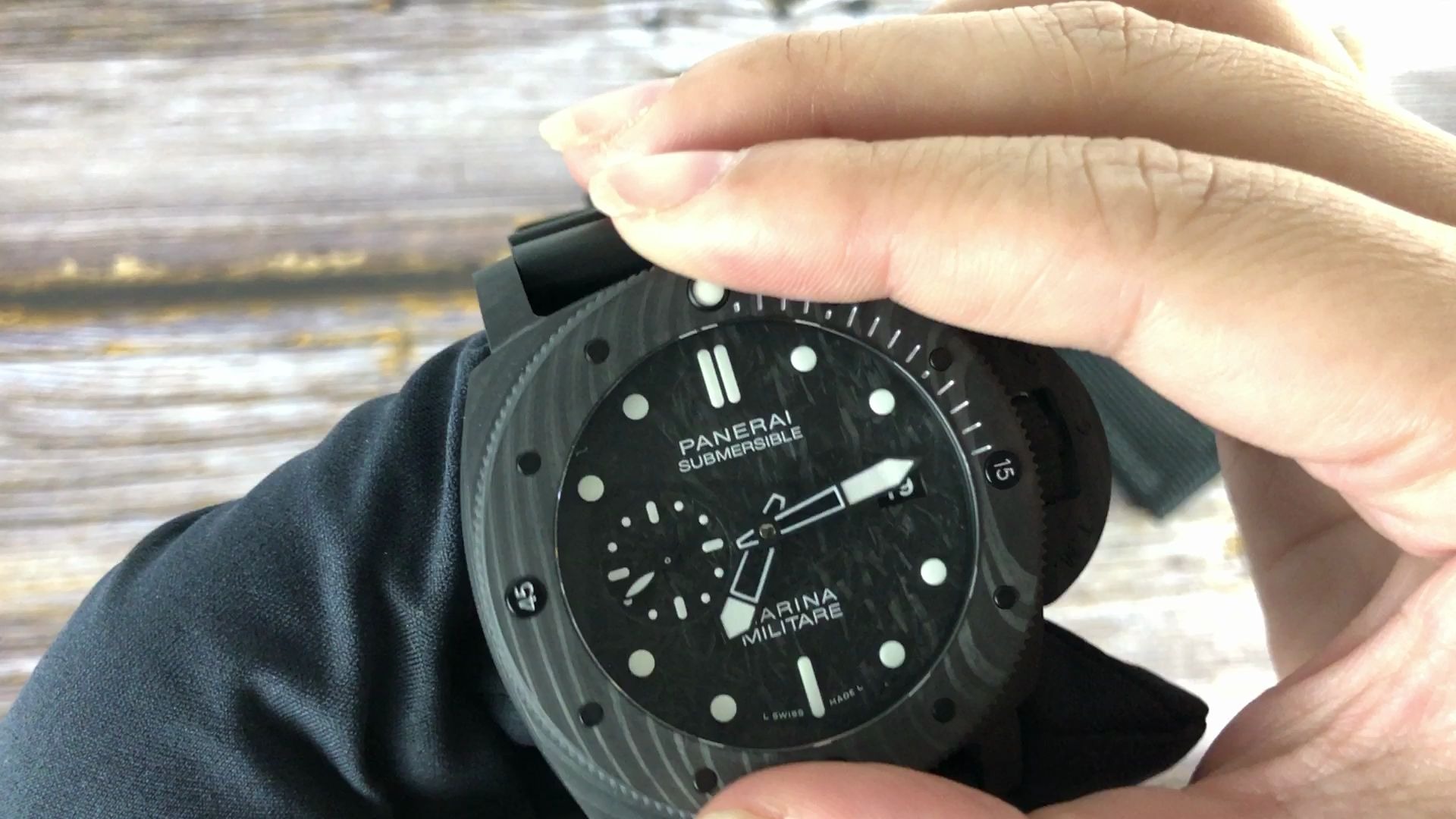 聊聊沛纳海pam979手表,锻造碳纤维表壳好处在哪里?值得入手吗?