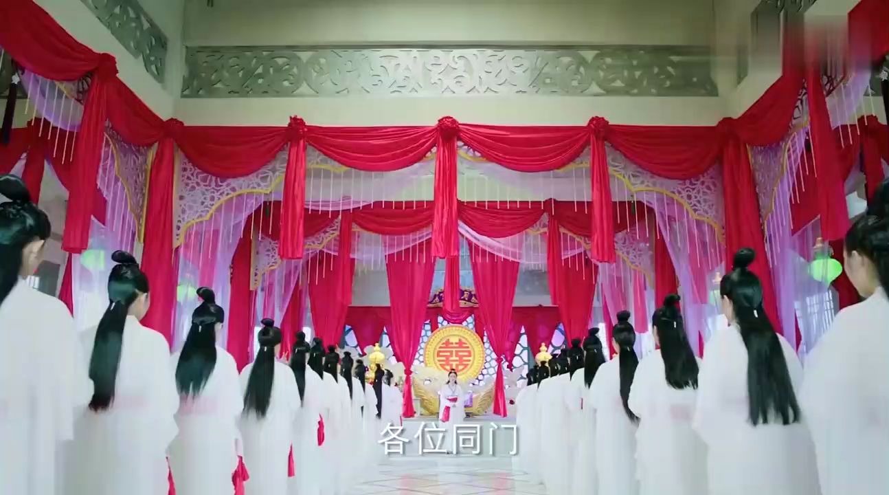 [图]月神宫宫主大婚之日，圣主出关，一群美女杀手跪拜