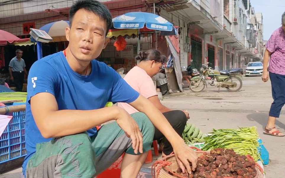 [图]今天去摆地摊卖家乡特产春砂仁，有多少人吃过春砂仁？对胃很好！