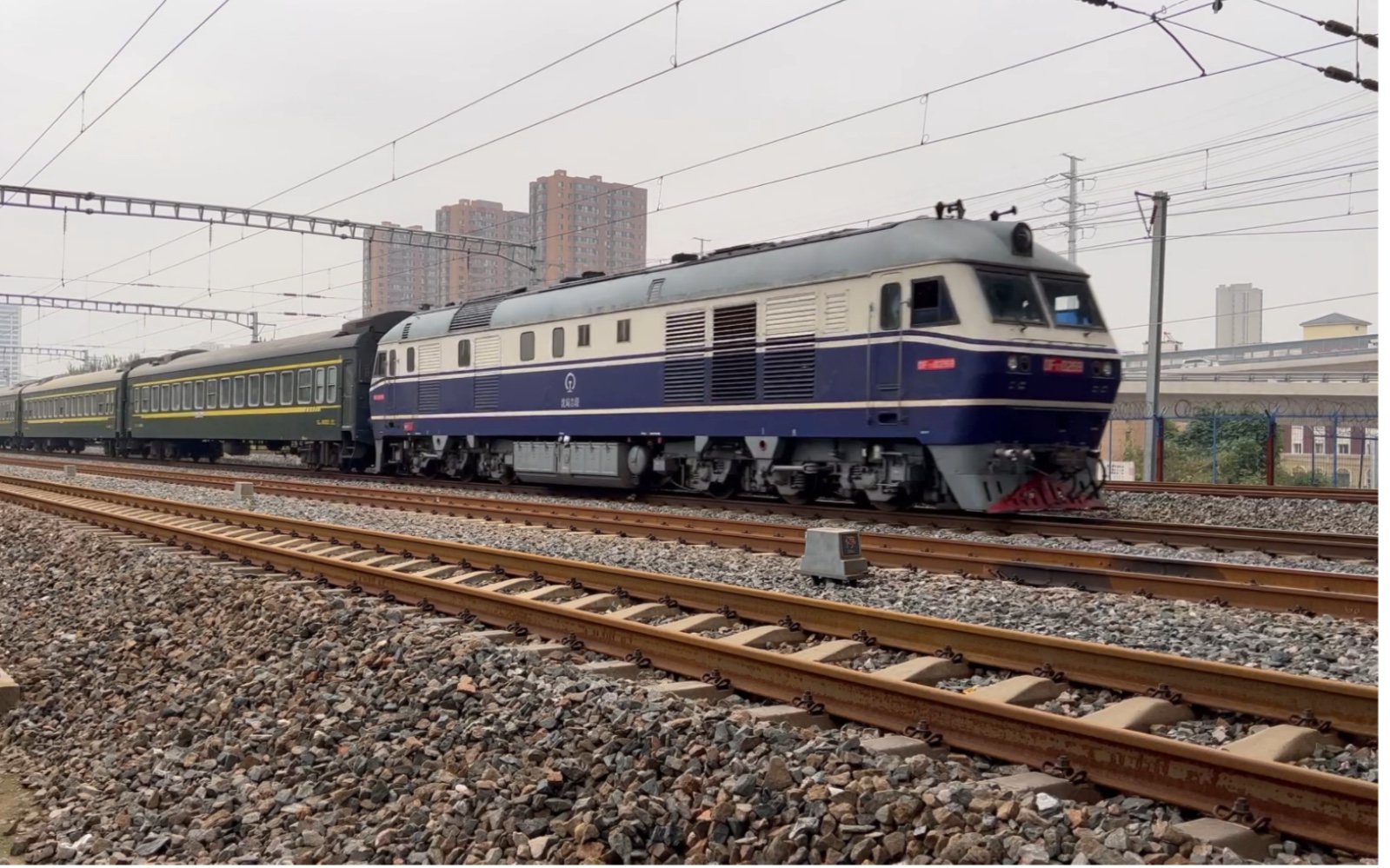 10.1 k7425通过沈铁火车头佳园