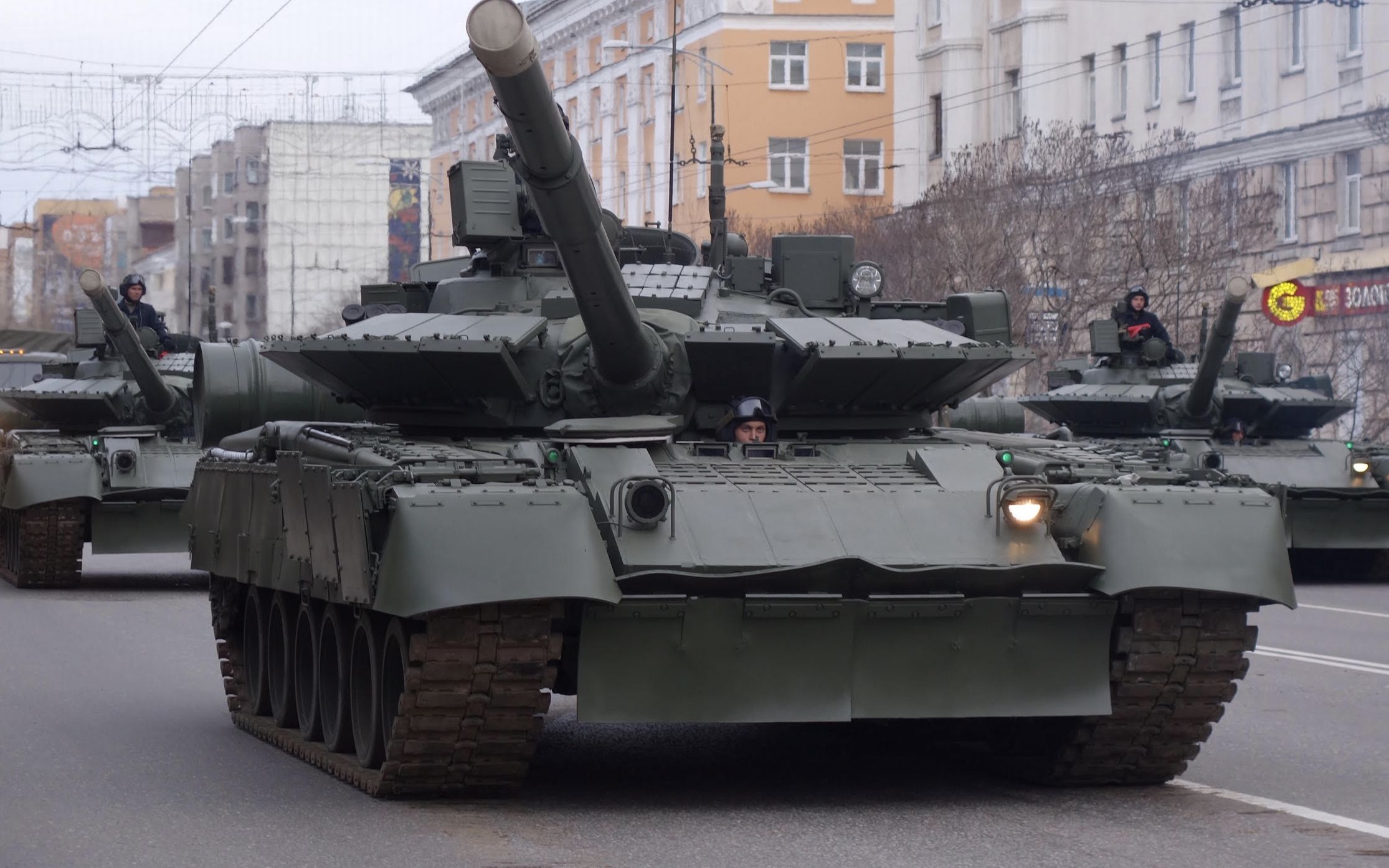 【战争雷霆】苏系顶级房只要按住w和左键就能赢,t80bvm天神下凡