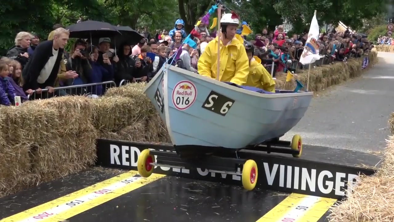 又是红牛赞助笑到肚子疼的丹麦无动力小车城市速降赛
