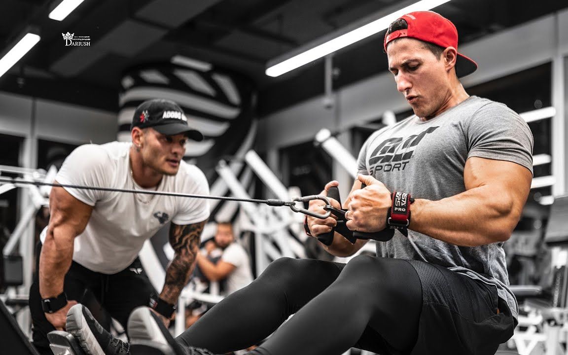 罕见合训:杰瑞米搭配萨迪克练背