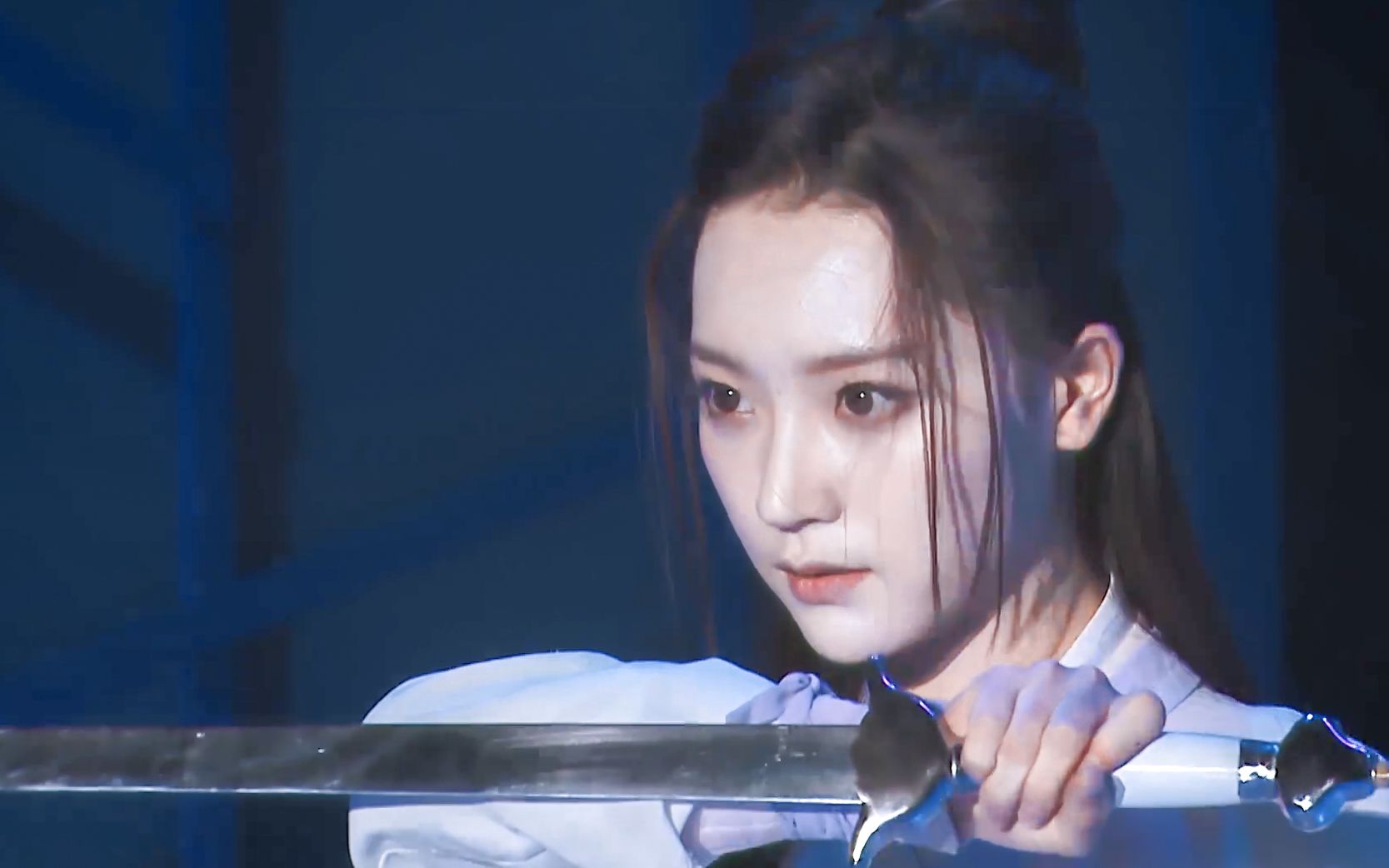 【谢蕾蕾】剑藏锋芒 柄敛凌冽 白苏女侠破晓乍来-《落花成泥》梦想