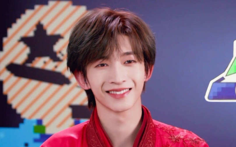 刘宇红衣括号笑太可了,天下你垂直入坑了嘛