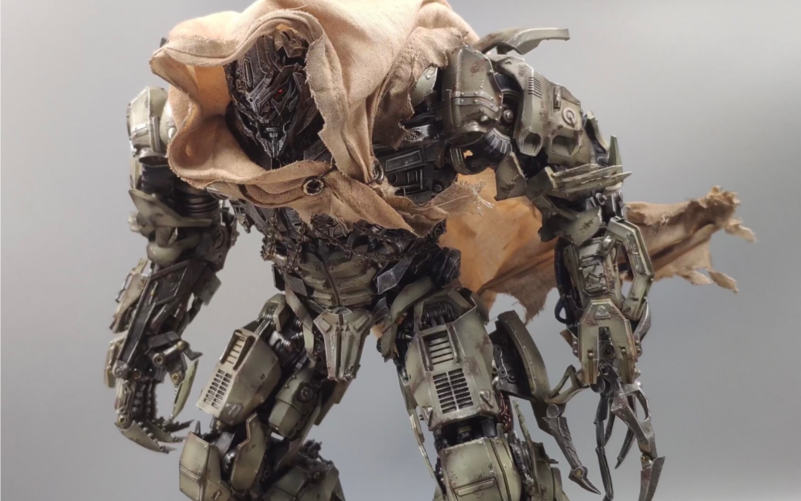 油罐威震天 (megatron)载具形态 mack granite ctp713 五部中人气较高