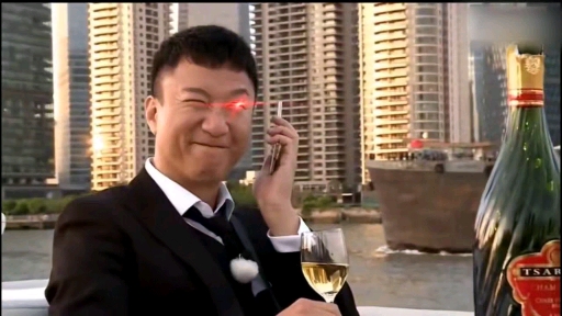 刷盘子过江的红雷哥,喝剩香槟向黄渤炫耀.(小猪,艺兴剩酒)