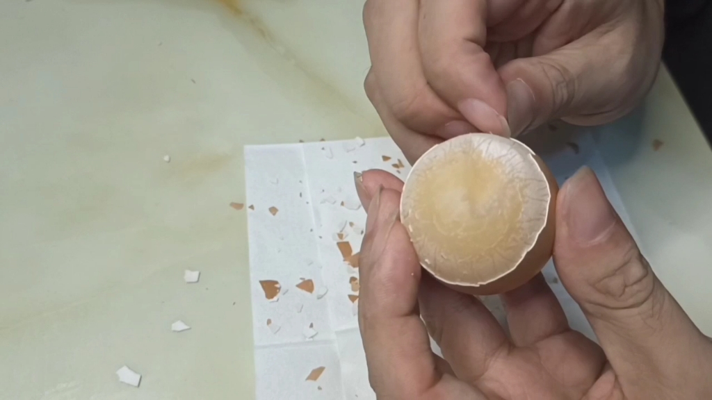 【挑战徒手剥生鸡蛋!】