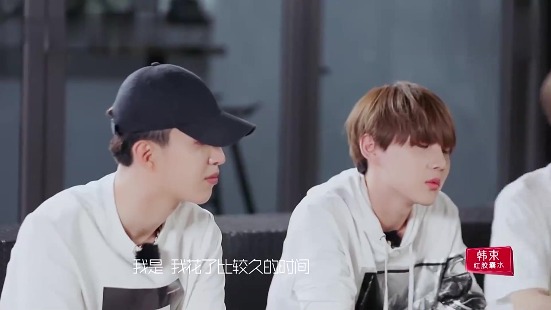 李权哲曾经太难过哭了一个星期,朱正廷听了满脸关心,心疼了!