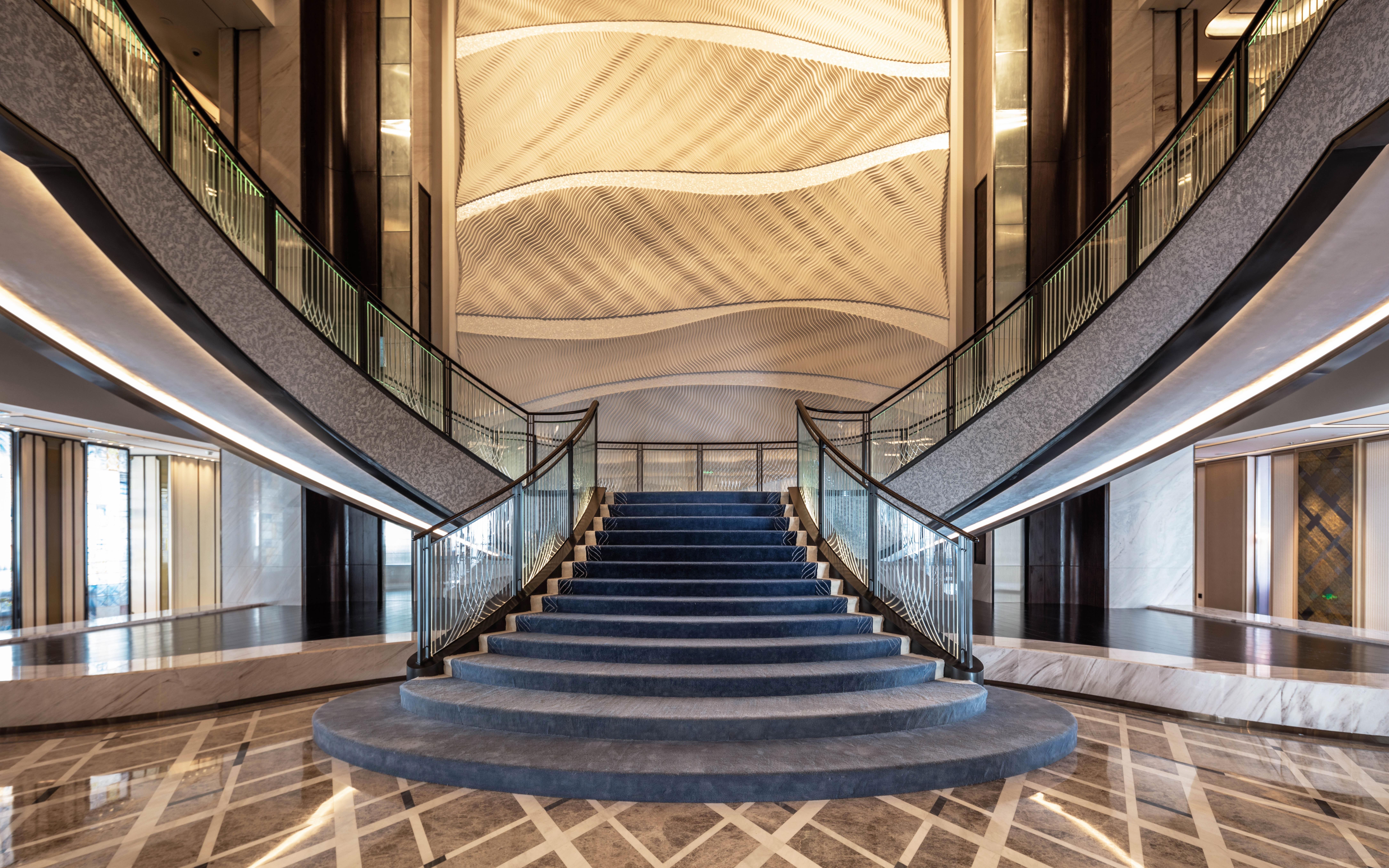 从外到内看青岛海天中心瑞吉酒店 建筑设计 akaia architecture