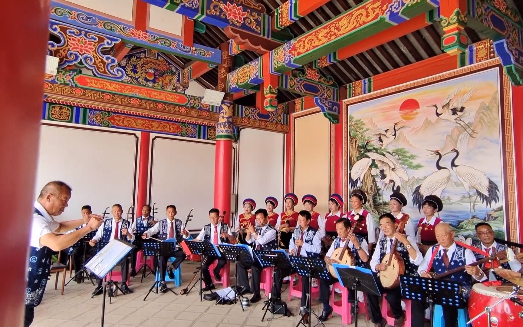 鹤庆新缘民族民间艺术团云南财大老年电声小乐队联欢纪实
