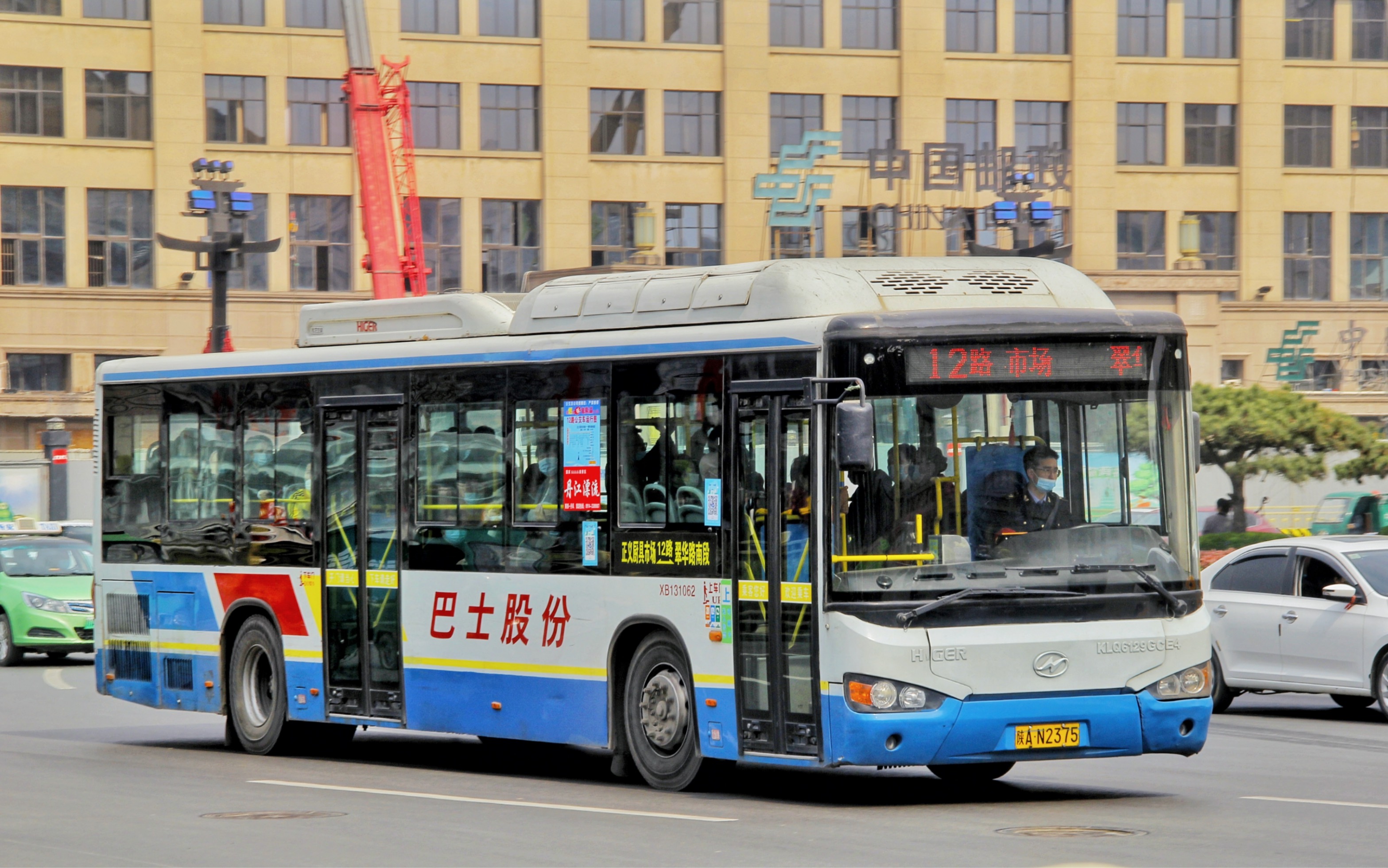 西安公交12路海格klq6129gce4翠华路南段出站_哔哩哔哩_bilibili