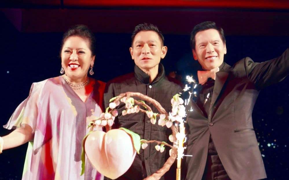 他们是刘德华的恩人,向太:我相信刘德华是个有信用的人