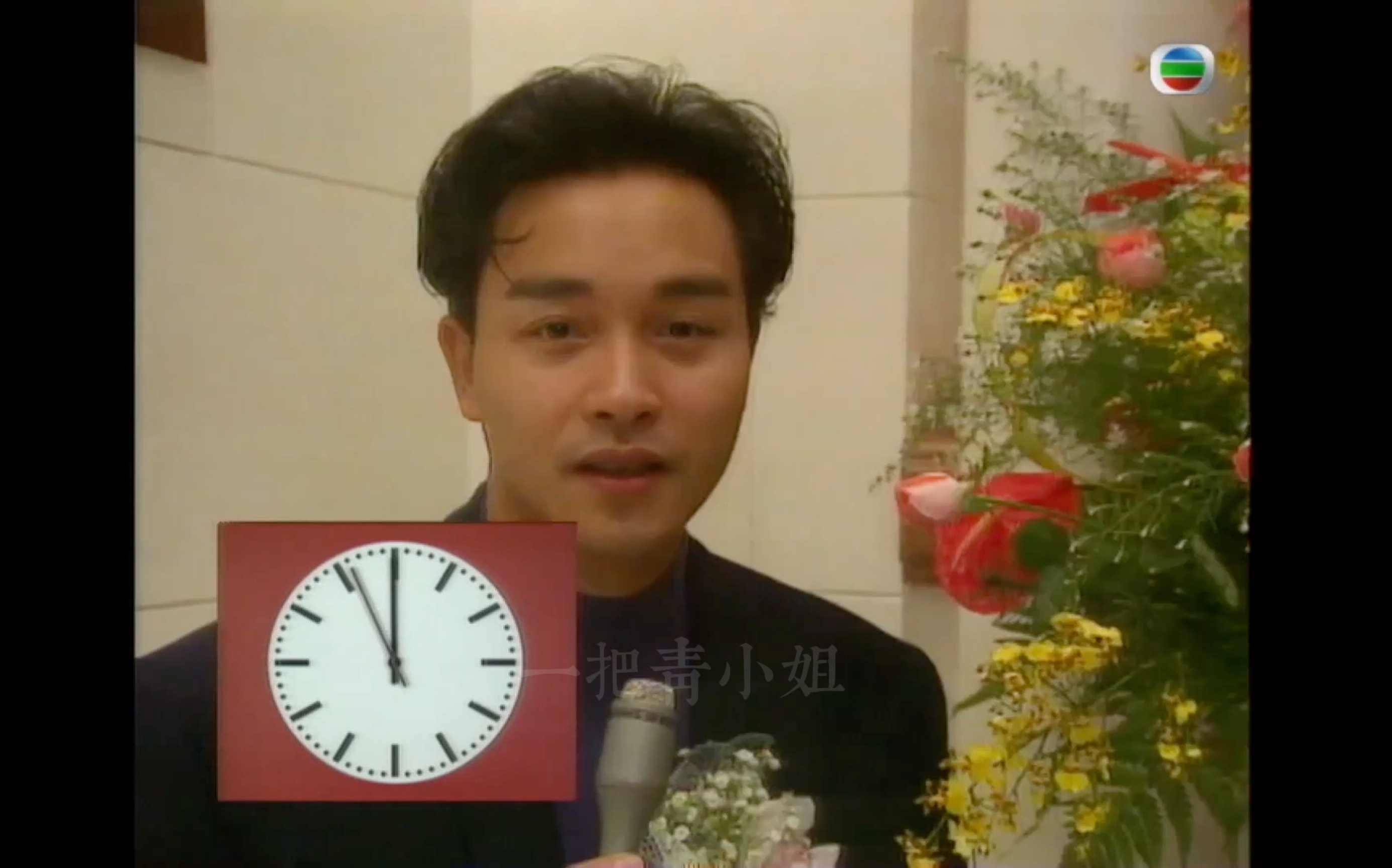 [图]【1989年跨年夜】香港乐坛群星唱聚倒数，《友谊之光&明天会更好》大合唱｜许冠杰张国荣谭咏麟徐小凤出镜，李克勤黄凯芹关淑怡吕方等合唱