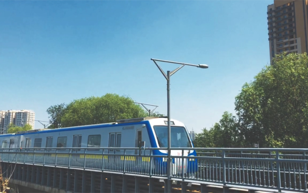 北京13号线地铁龙泽站外拍摄