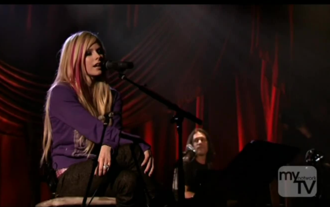 [图]【中英字幕】那时的纯真 Avril Lavigne - Innocence Live in Roxy Theatre Acoustic