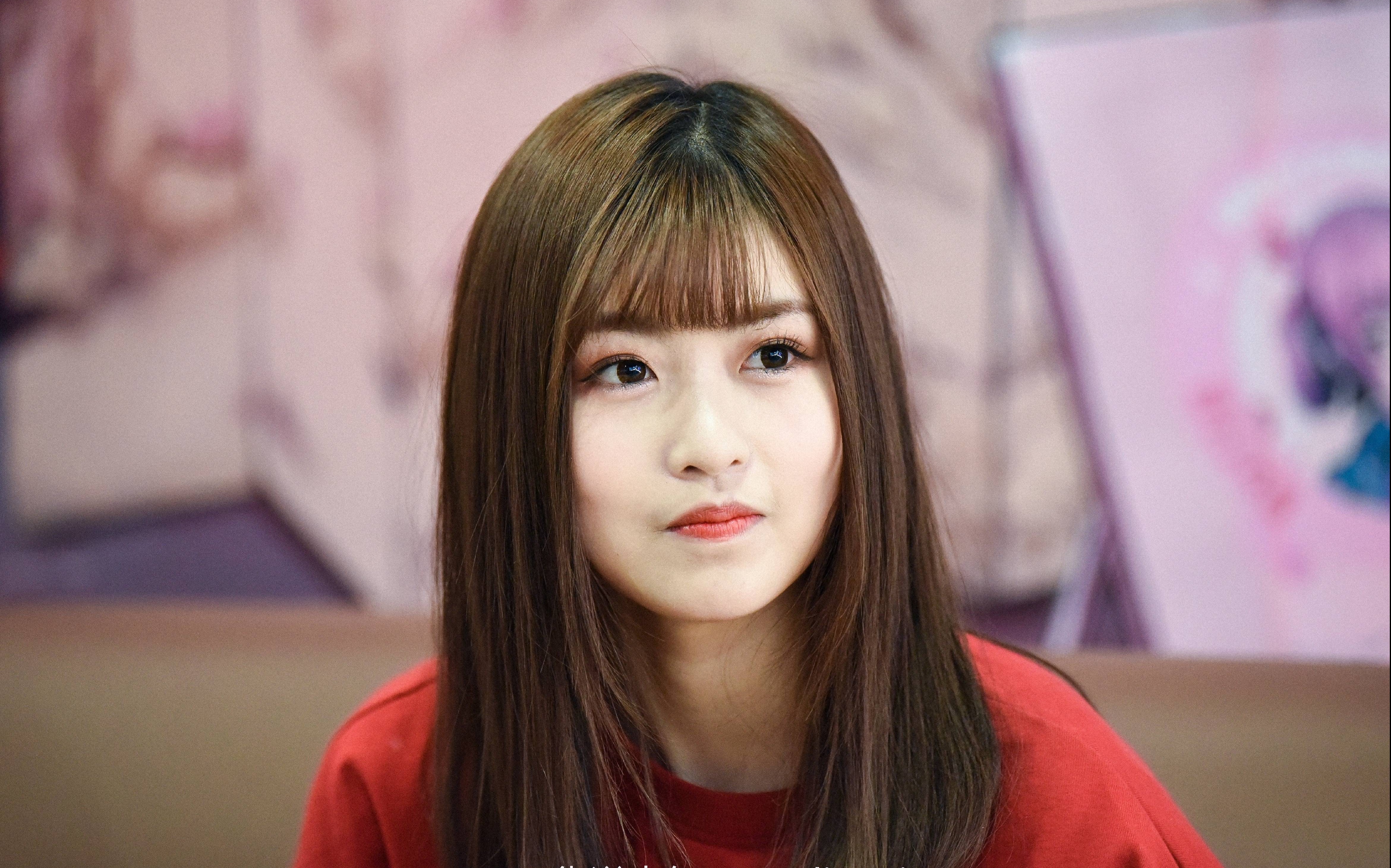 180422 mc3在台上选一人演绎一个场景,要有扇巴掌后亲吻的桥段