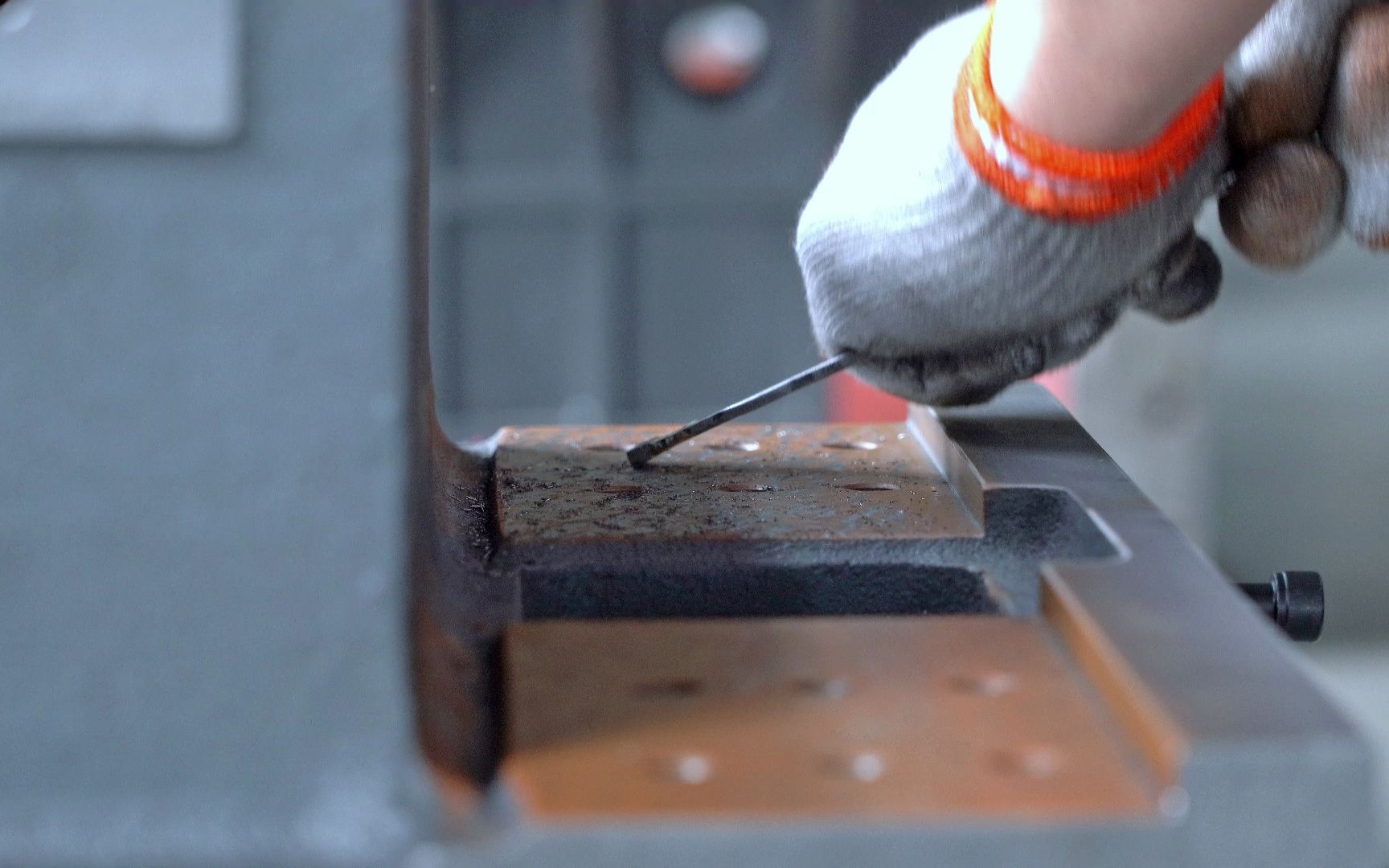 不可思议的刮研工艺,为什么要用刮刀不断对金属表面刮擦?