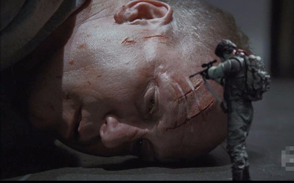 宇哥玩具兵人成精了与大自己1000倍的雇佣兵pk噩梦工厂