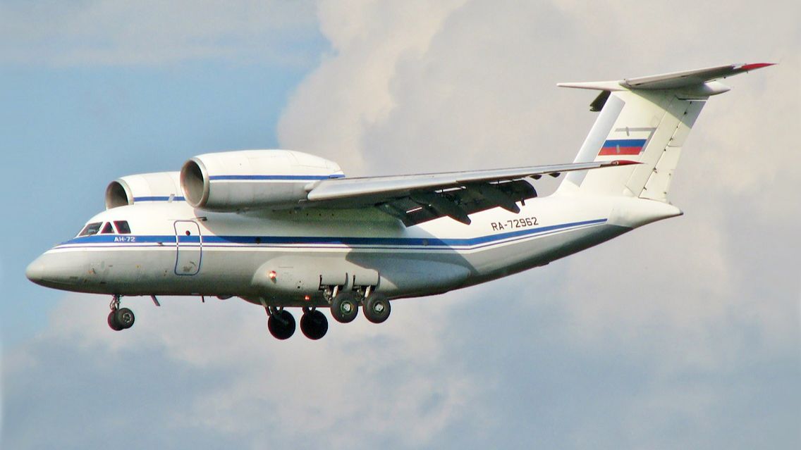 Antonov An-72/74: 超大耳朵STOL运输机(1977)