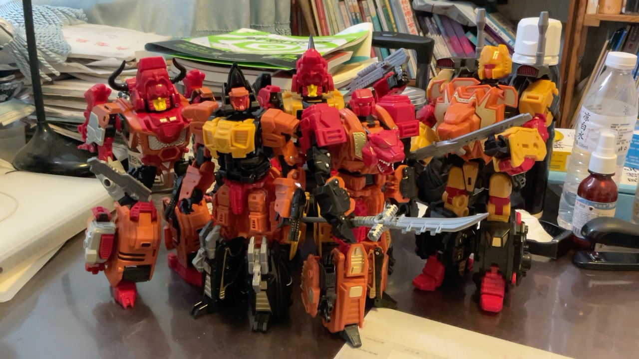 巨狰狞,出来打汽车人!