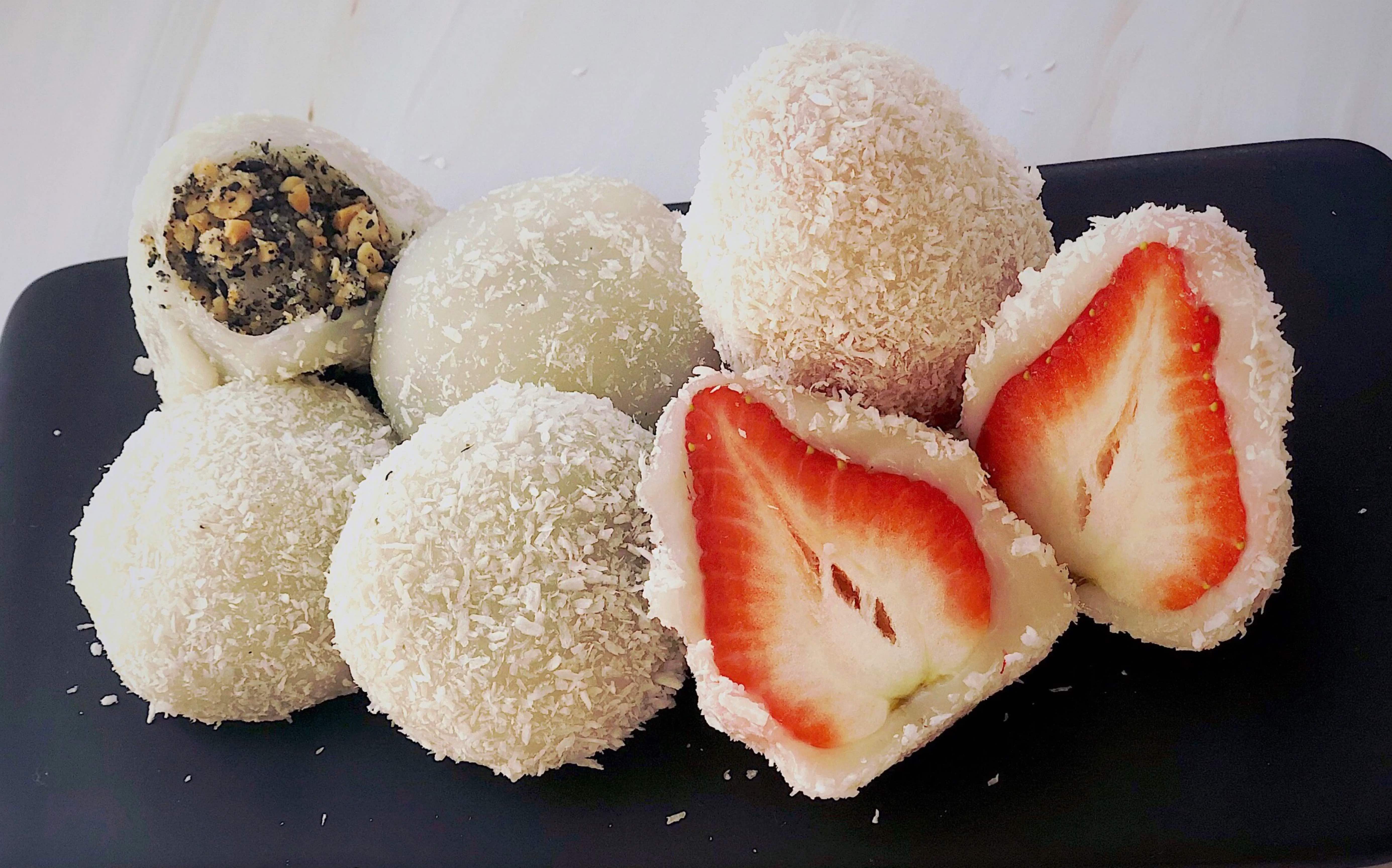 【q弹软糯香甜的草莓糯米糍&超级香酥的黑芝麻花生碎糯米糍】 超级