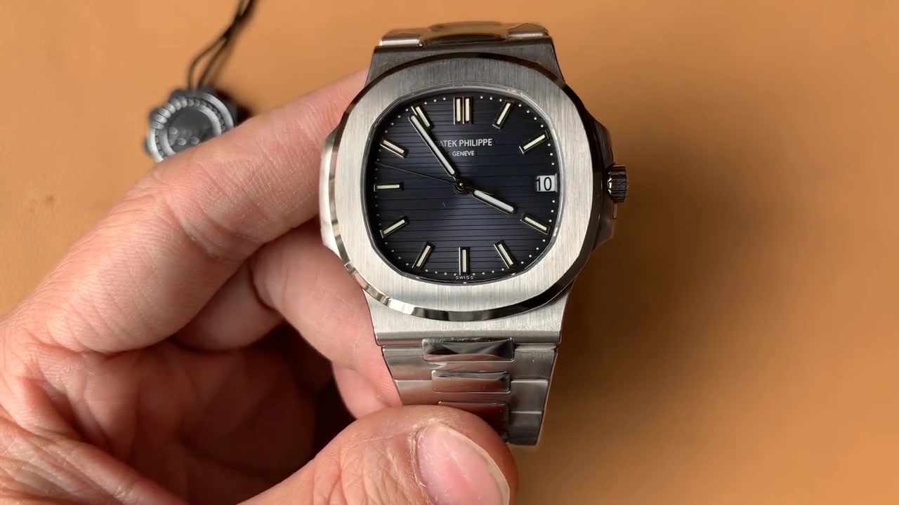 前往广州地下表城拿到ppf厂v3百达翡丽鹦鹉螺5711蓝灰盘腕表cal324