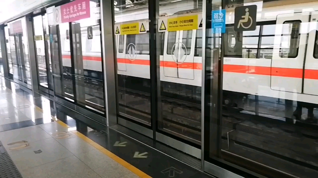 深圳地铁1号线151机场东站折返,机场东