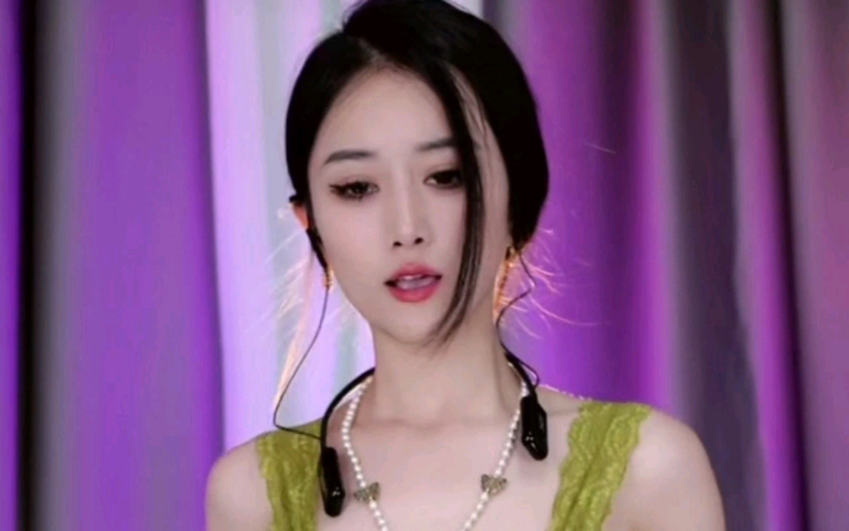 抖音女主播热舞跳舞诱惑,找亮点