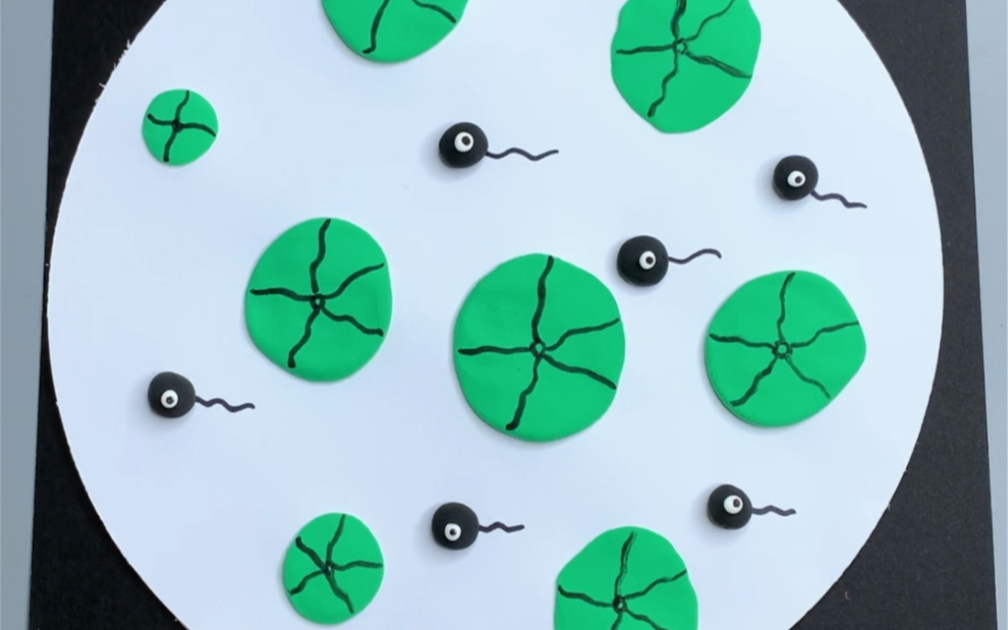 春天来了,跟小朋友一起用粘土做池塘里的小蝌蚪,简单好玩快来试试