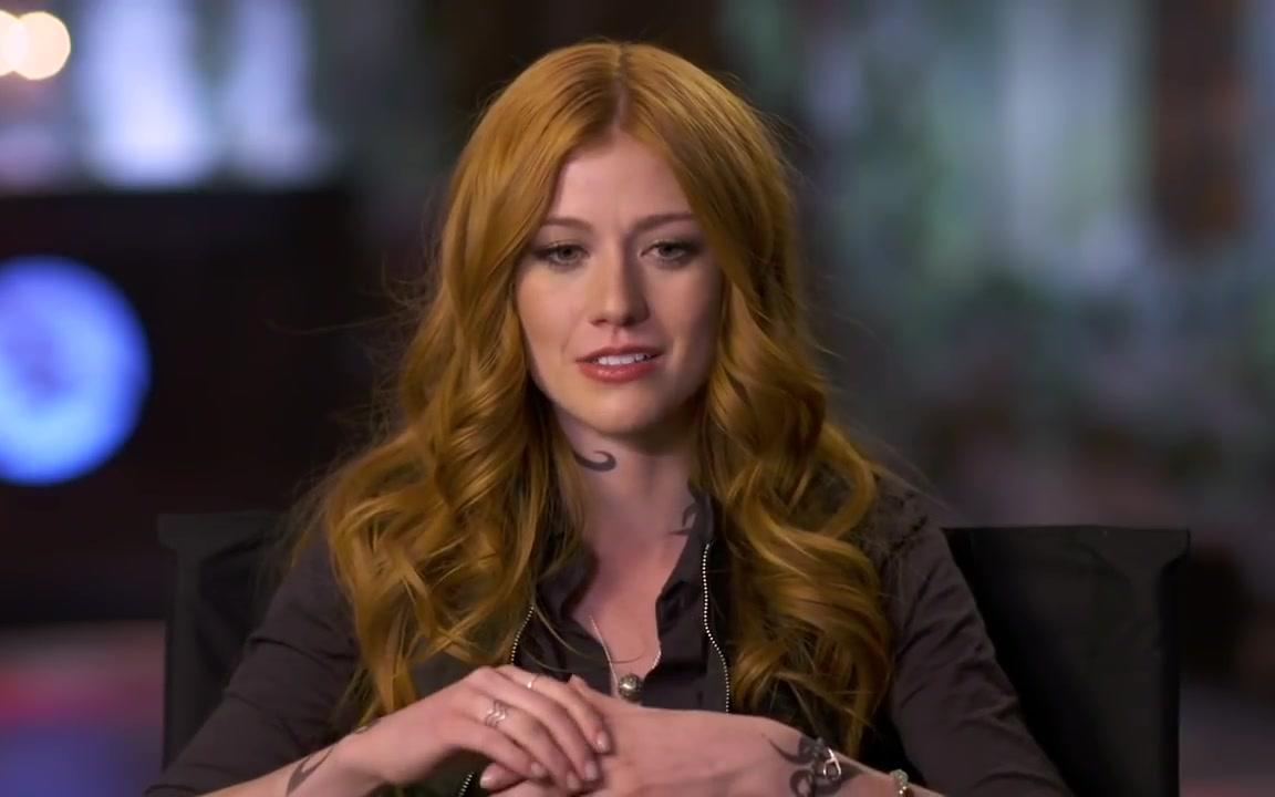 [图]Shadowhunters 3x03 Behind the Scenes: What Lies Beneath | Izzy & Clary Fight