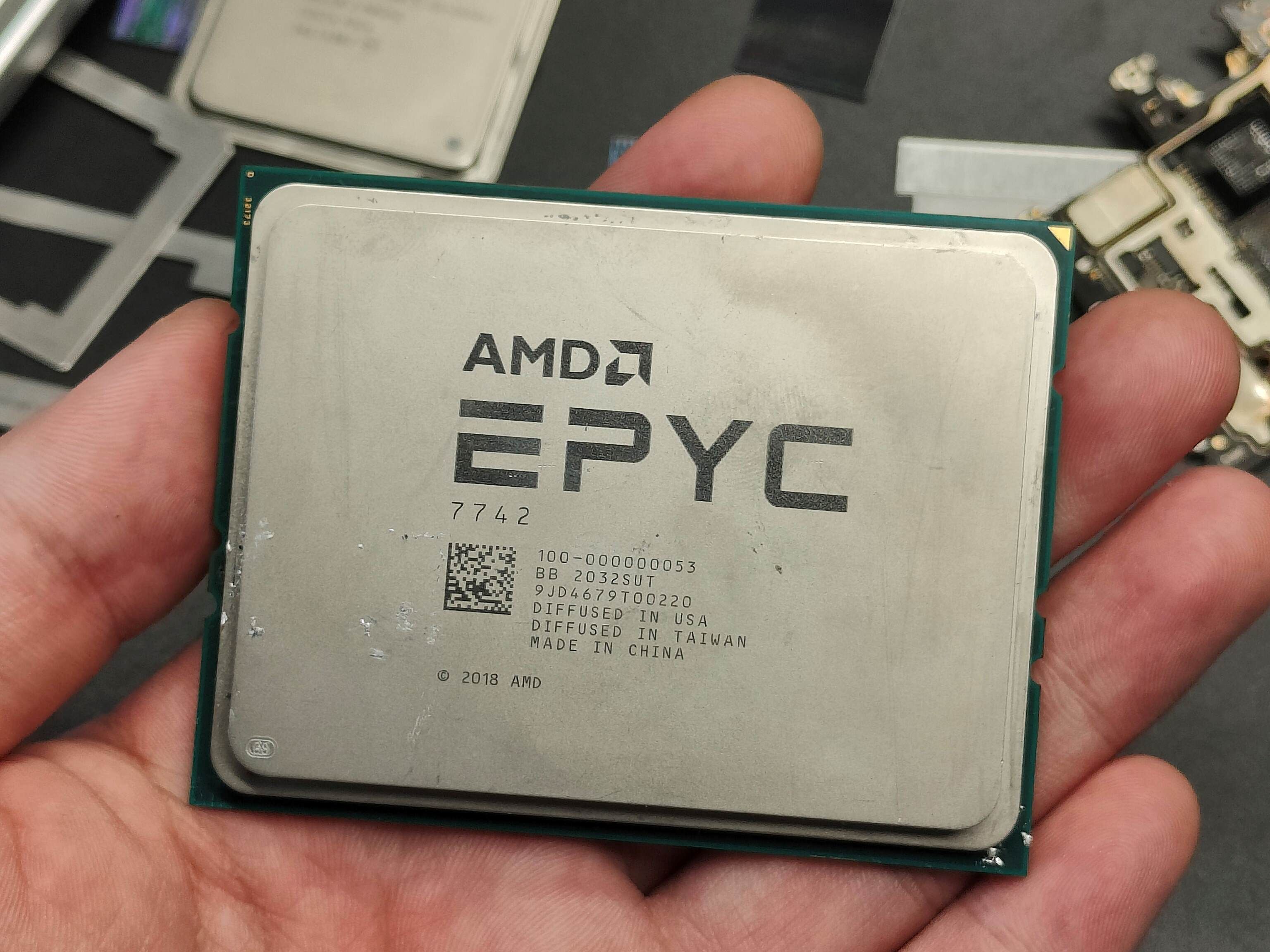 AMD EPYC7742 CPU拆解哔哩哔哩bilibili