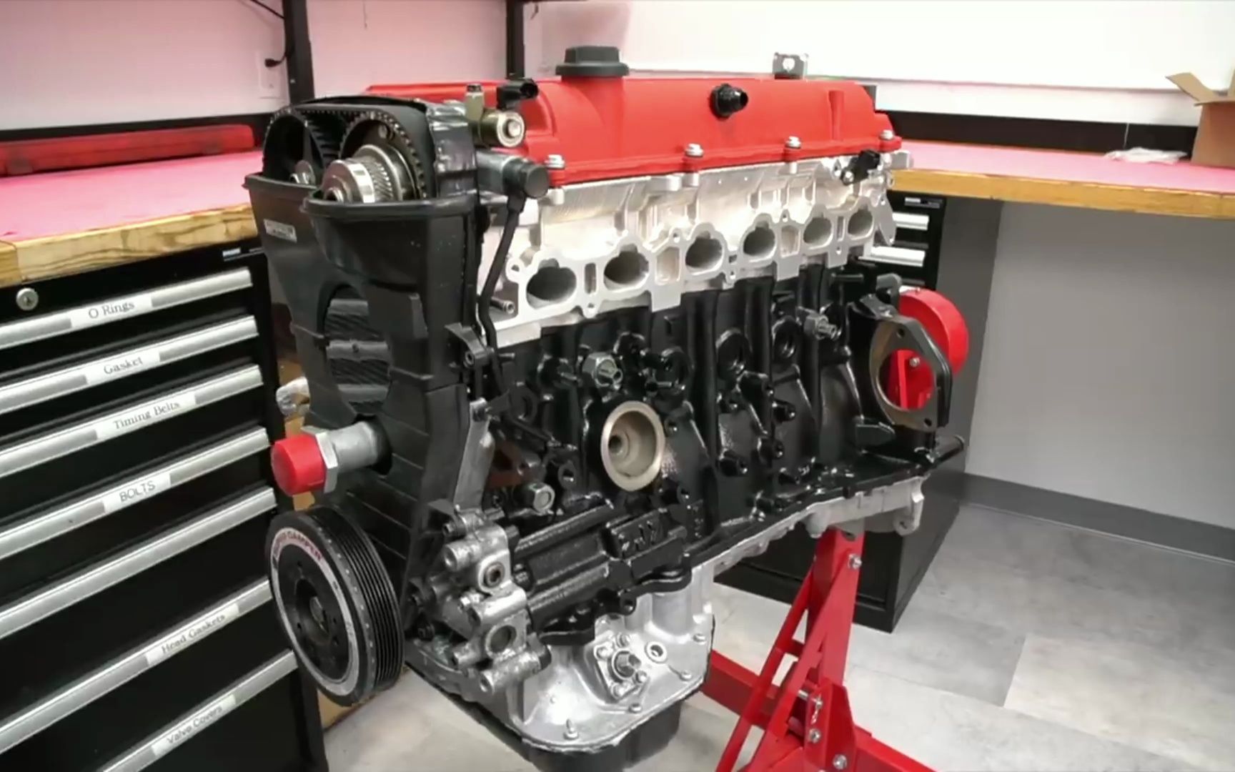 丰田2jz发动机,一代人的青春,汽车改装界至今无法被替代的